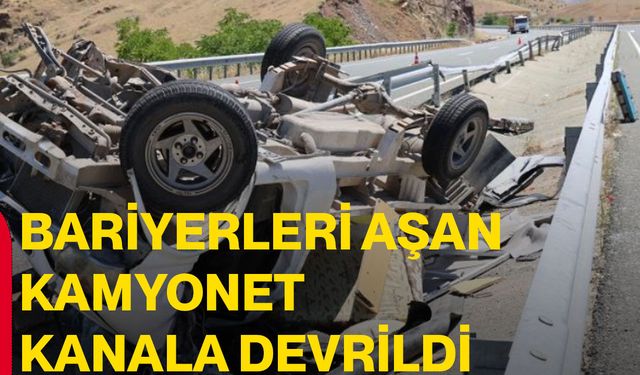 Bariyerleri aşan kamyonet kanala devrildi