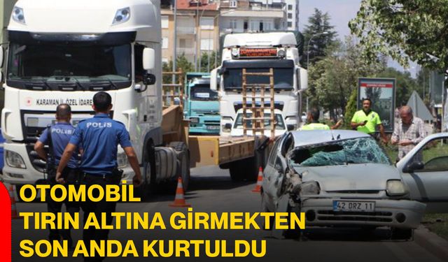 Otomobil tırın altına girmekten son anda kurtuldu