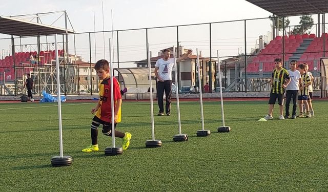 Dazkırı'da futbol yaz okulu açıldı