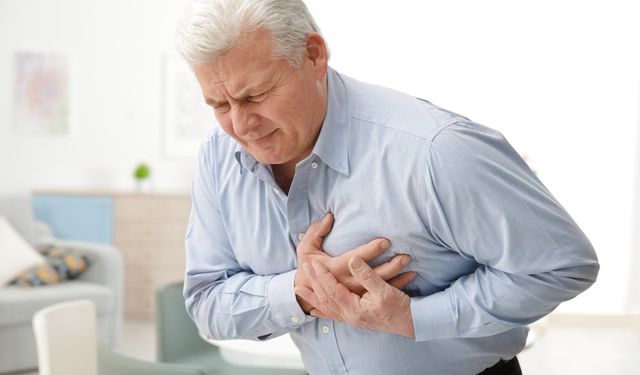 5 dakikadan uzun göğüs ağrısı önemli bir kalp krizi belirtisi  