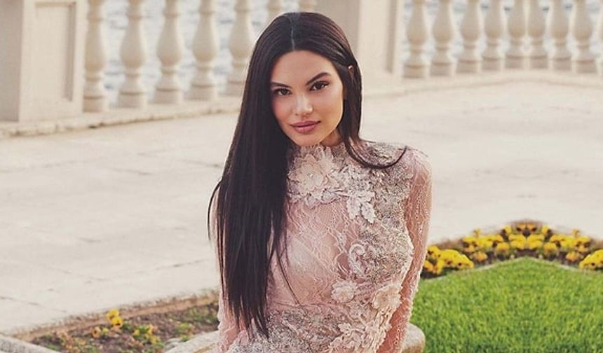 Ünlü Güzelin Çocukluk Fotoğrafı Viral Oldu