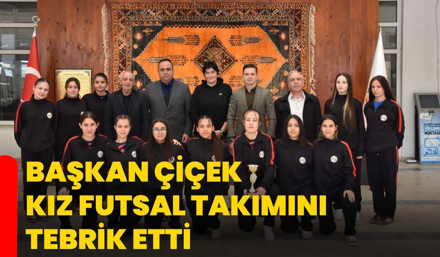 Başkan Çiçek Kız Futsal Takımını tebrik etti