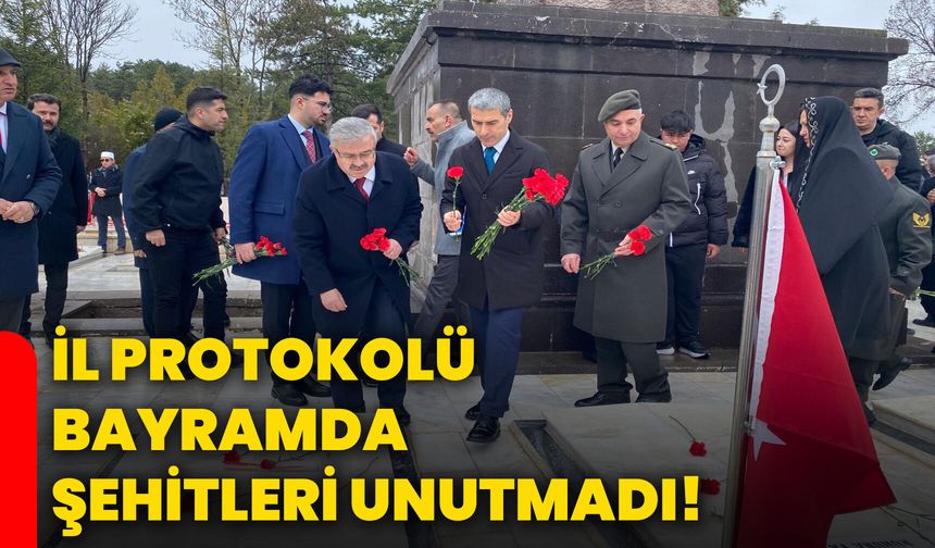 İl protokolü bayramda şehitleri unutmadı!