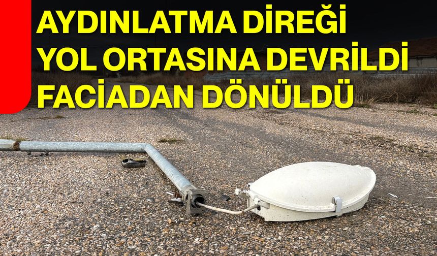 Aydınlatma Direği Yol Ortasına Devrildi, Faciadan Dönüldü