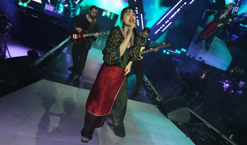 Mustafa Sandal’dan Nikbinler’e yapay zeka tartışması sonrası destek