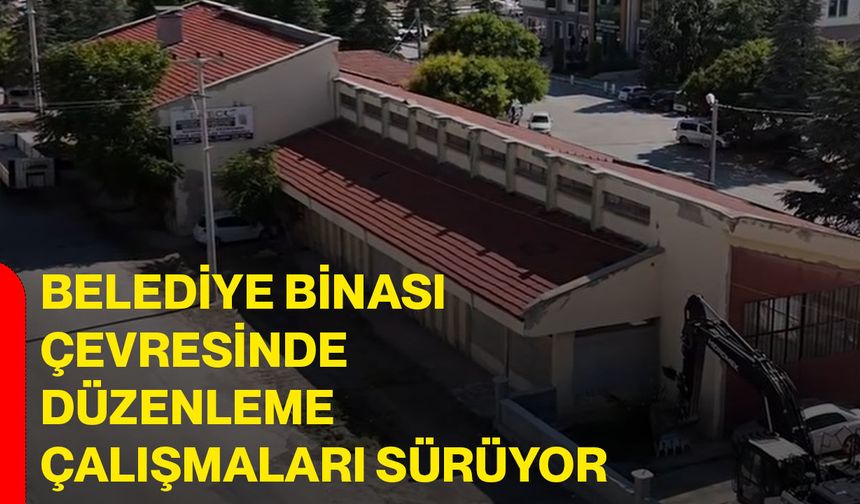 Belediye binası çevresinde düzenleme çalışmaları sürüyor