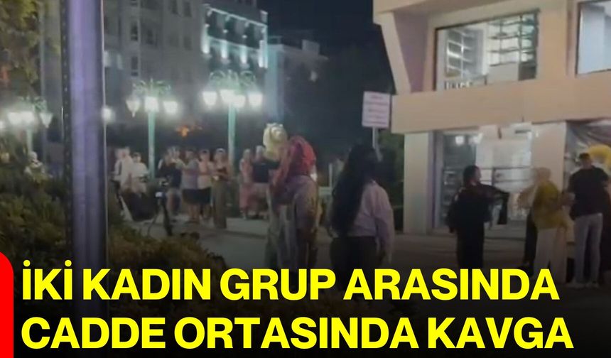İki kadın grup arasında cadde ortasında kavga