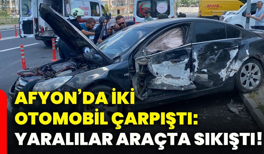 Afyonkarahisar’da iki otomobil çarpıştı: Yaralılar araçta sıkıştı!