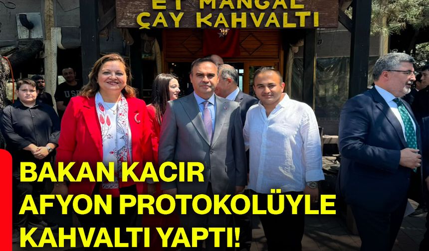 Bakan Kacır, Afyon protokolüyle kahvaltı yaptı!