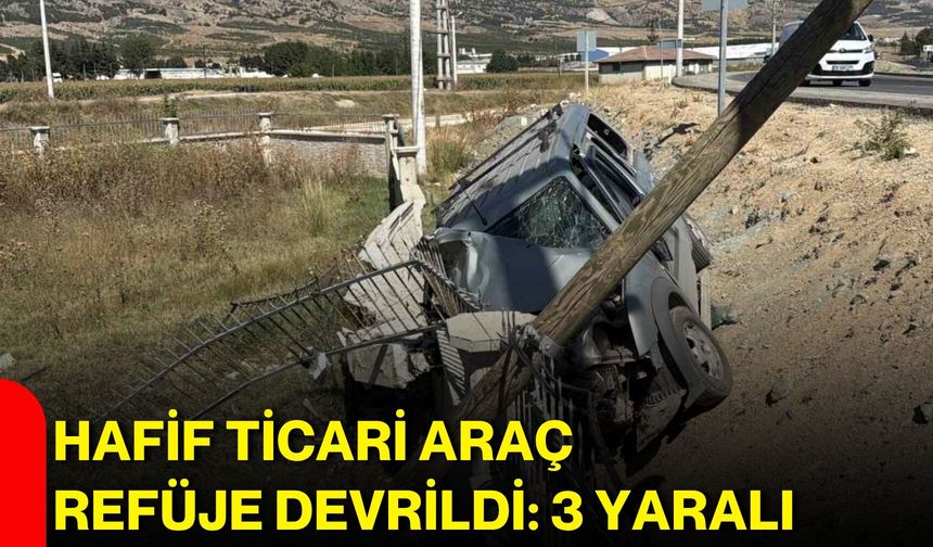 Hafif ticari araç refüje devrildi: 3 yaralı