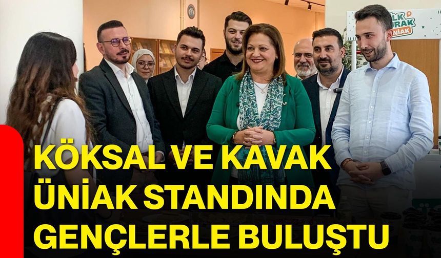 Köksal ve Kavak, ÜNİAK standında gençlerle buluştu