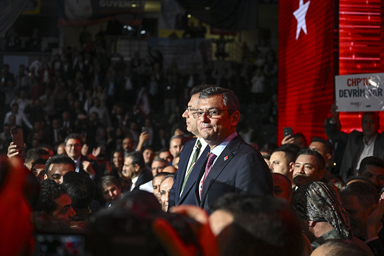 Özgür Özel CHP Genel Başkanı oldu