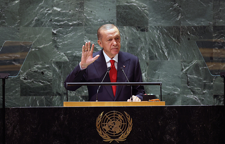 Cumhurbaşkanı Recep Tayyip Erdoğan AK Parti Genel Başkanı seçildi