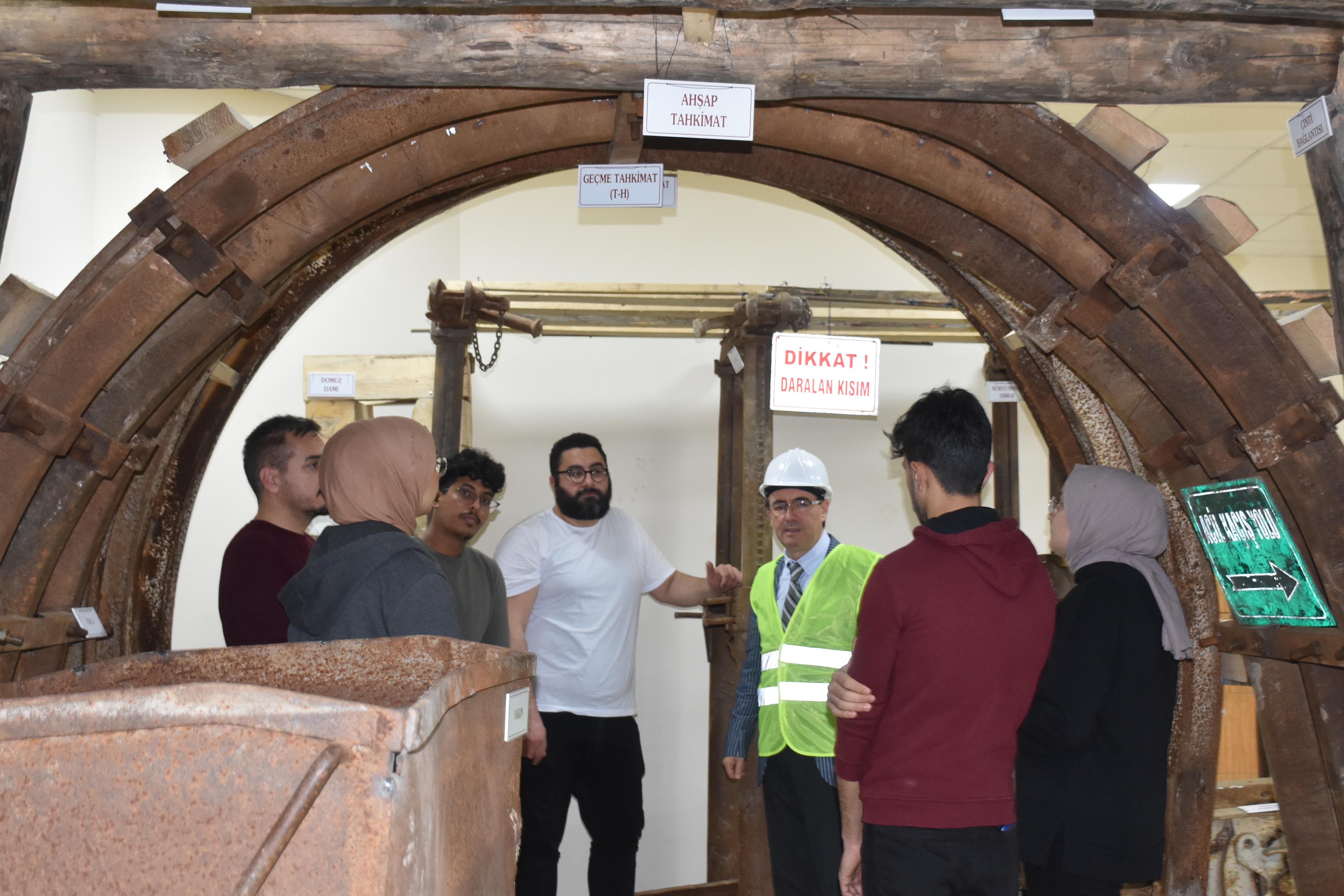 Maden mühendisliği öğrencileri maden ocağında!