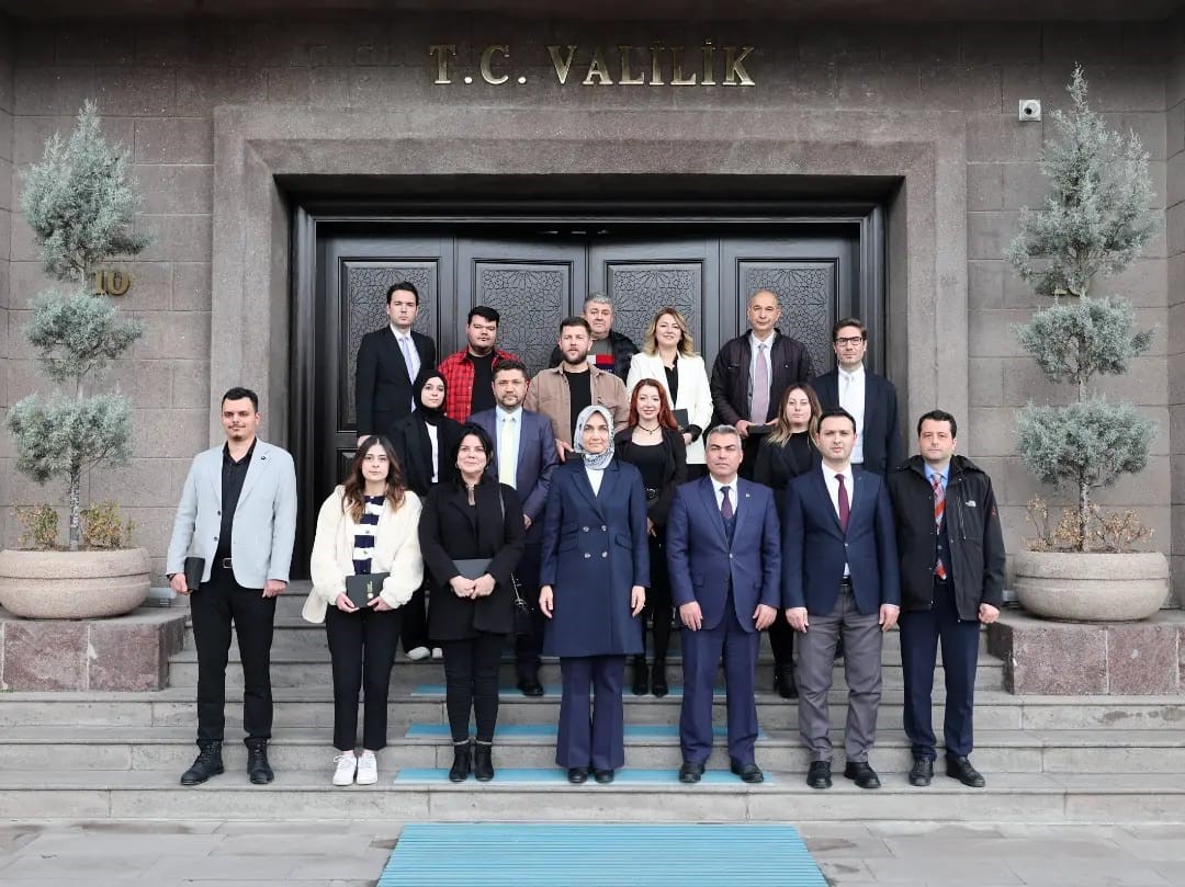 Basın mensupları kartlarını Vali Yiğitbaşı’ndan aldı!