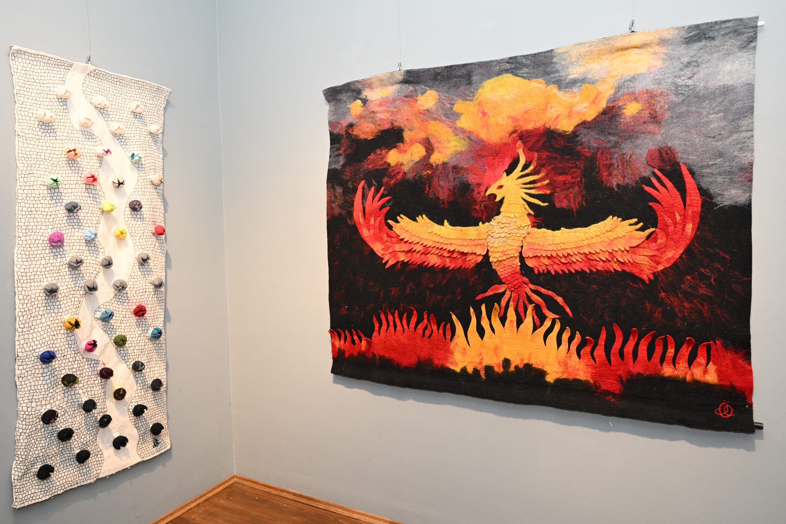 Çalışmaların da Anka Kuşuna yer veren Sanatçı, Dönmez yaptığı eserlerle Afyonkarahisarlı sanatseverleri büyüledi. 