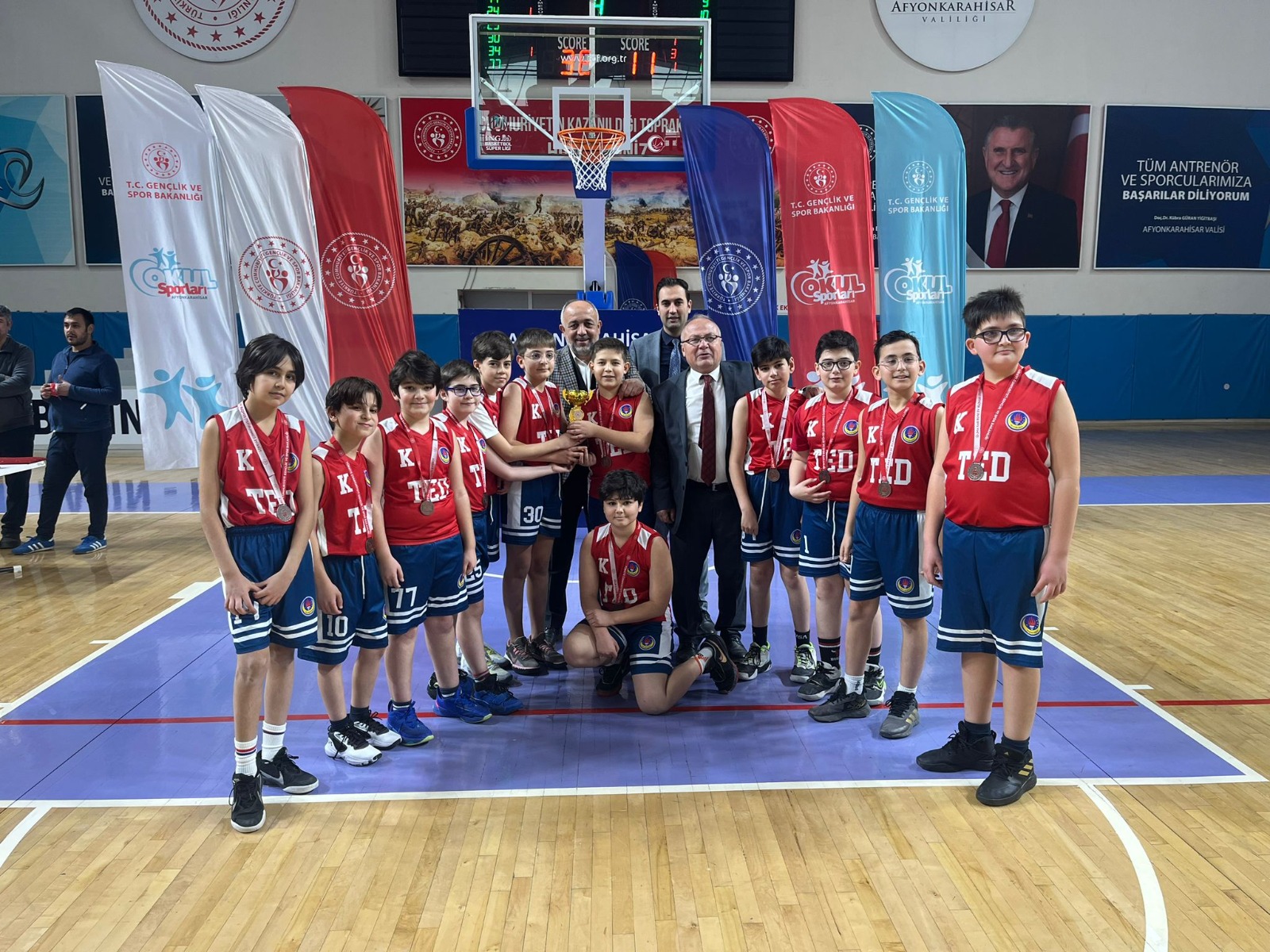 Afyonkarahisar'da Okul Sporları Küçükler Basketbol müsabakaları tamamlandı