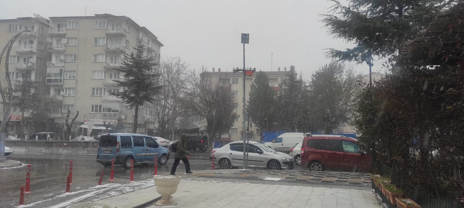 Mart kapıdan baktırır kazma kürek yaktırır: Afyonkarahisar'da Kar Yağışı başladı!