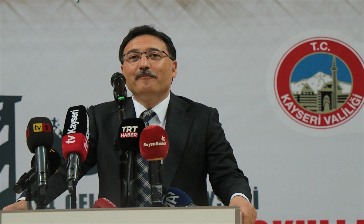 4 Geleneksel Kayseri Imam Hatip Okullari Spor Oyunlarinin Kapanis Toreni Duzenlendi 6D00201 (1)