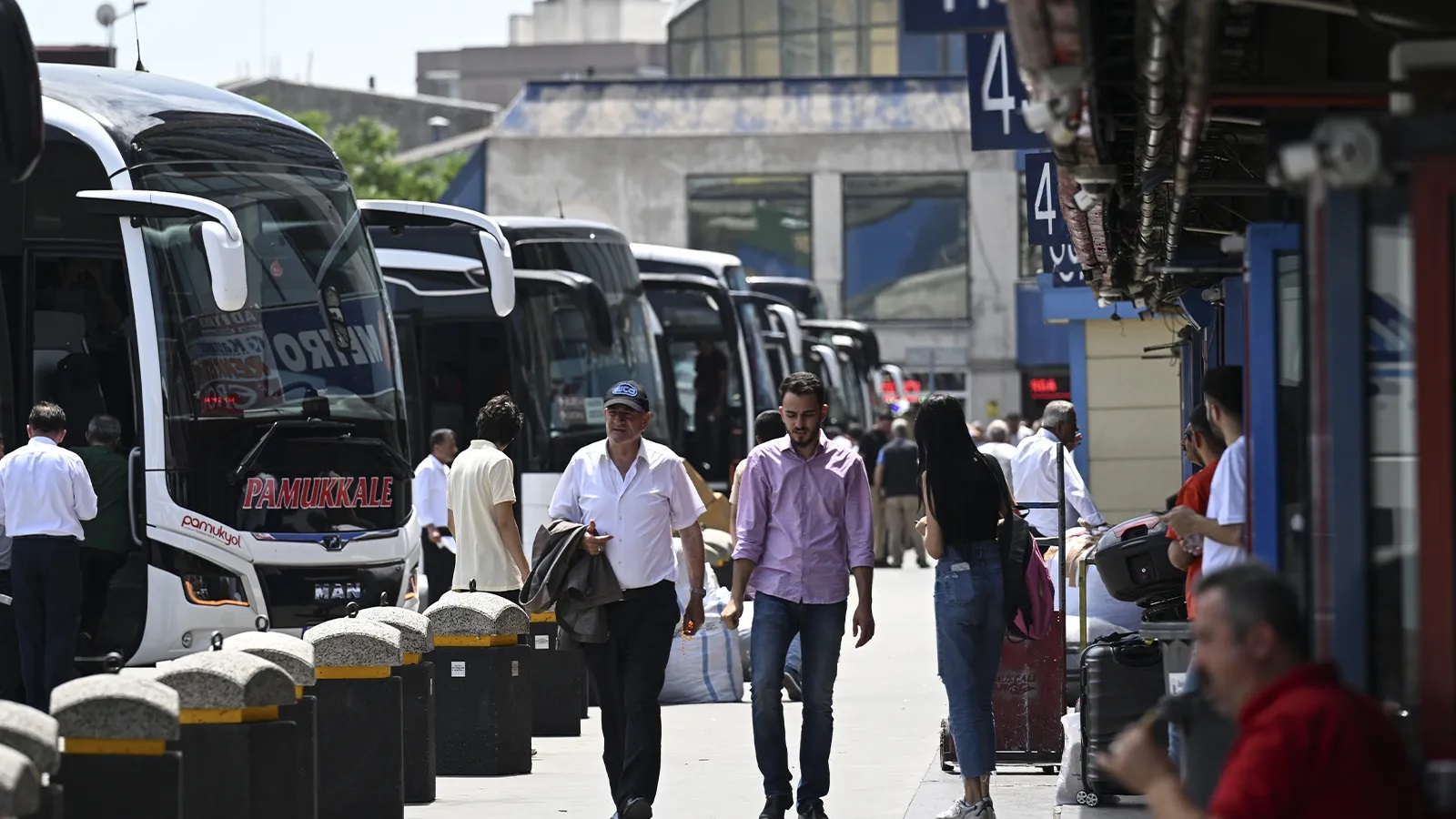 Istanbulda Bayram Oncesi Otobus Biletleri Tukendi Ek Seferler Konuldu Obep