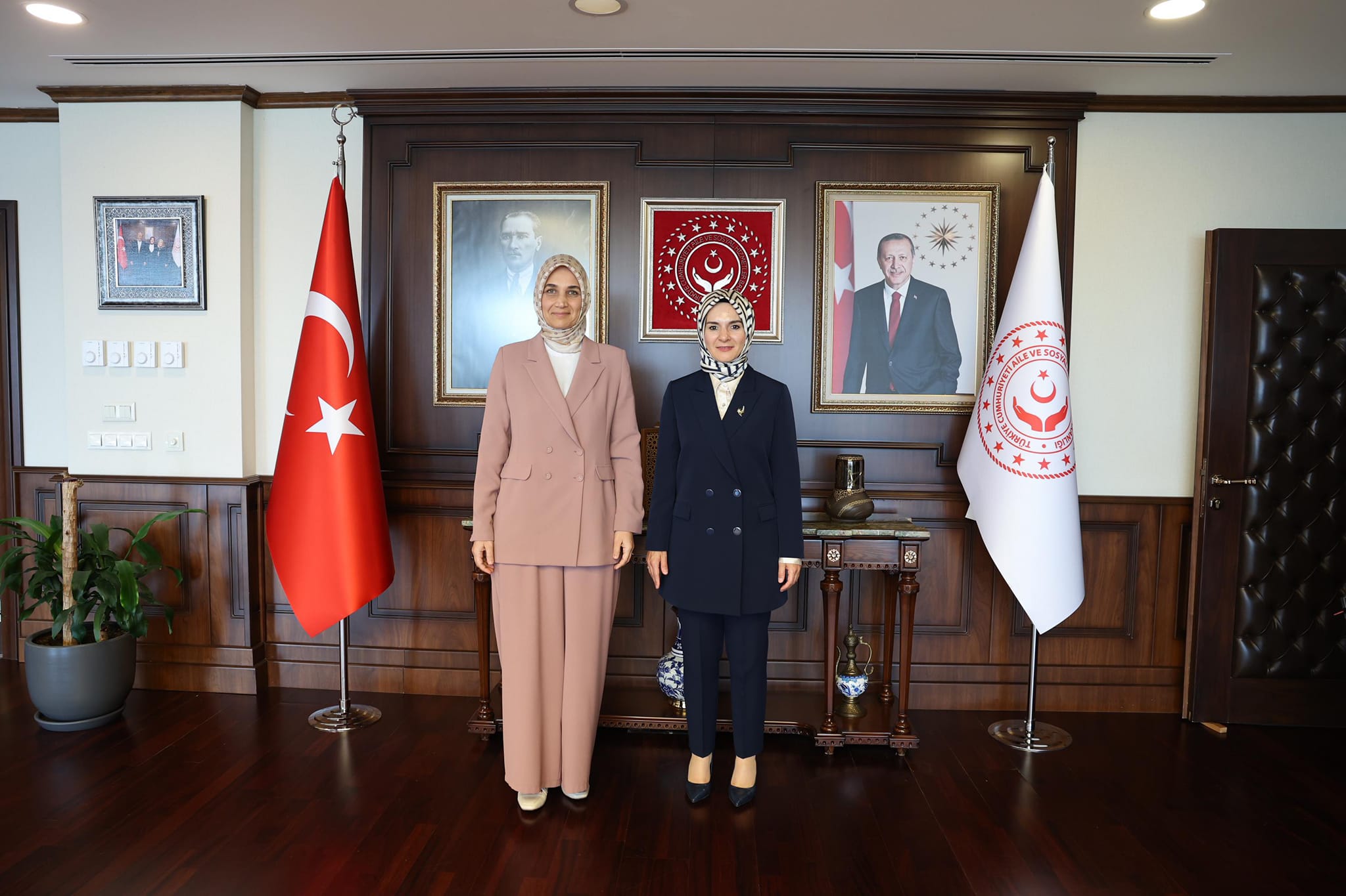 Afyon Valisinden Afyonlu Bakan Göktaş’a ziyaret!