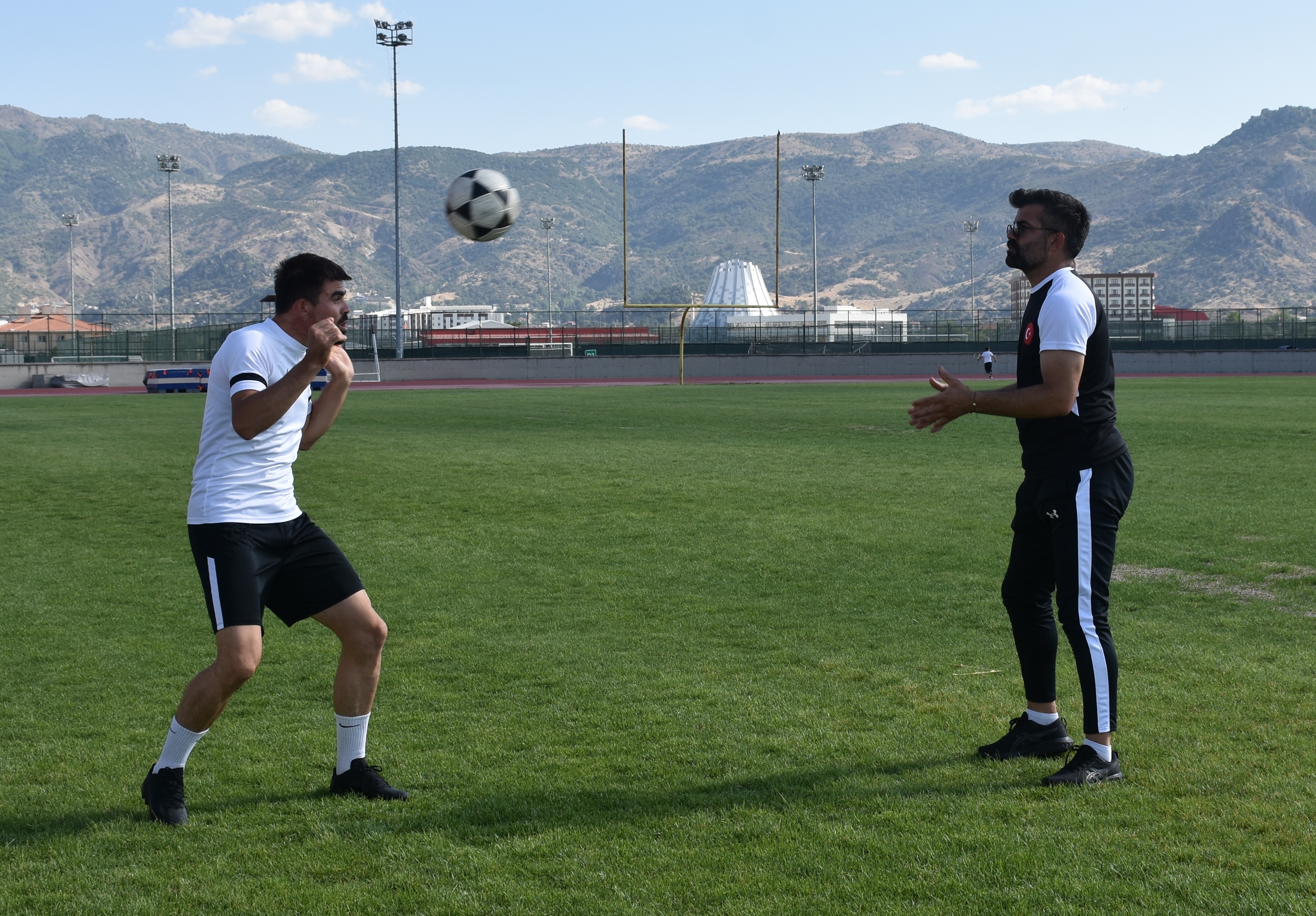 Afyonkarahisarlı İşitme Engelli Futbolcu Emre Kılınç'ın Büyük Başarısı!