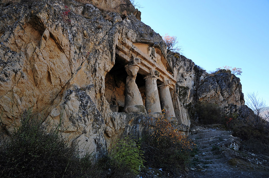 Salar Köyü Kaya Mezarı