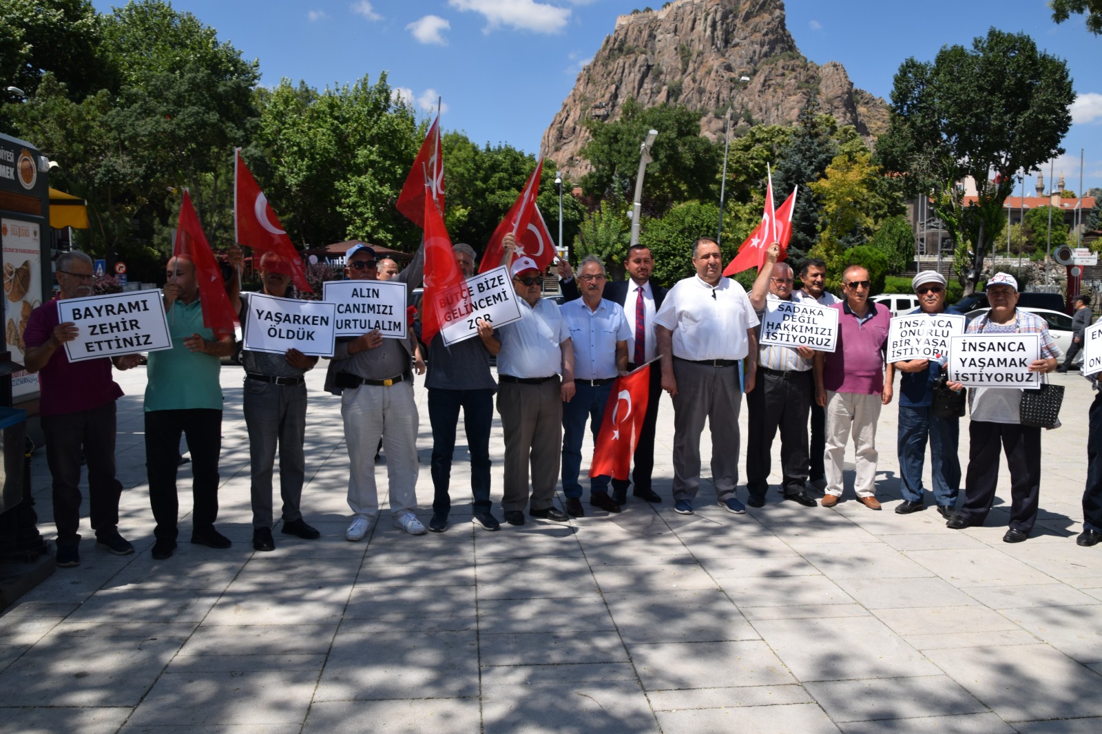 Mısırlıoğlu: AK Parti, emeklileri gözden çıkarmış!