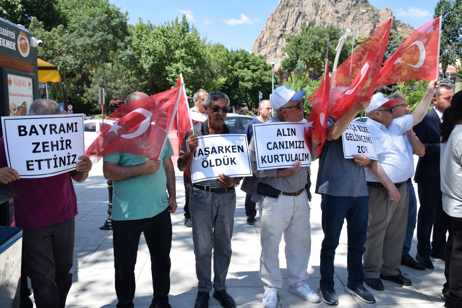 Mısırlıoğlu: AK Parti, emeklileri gözden çıkarmış!