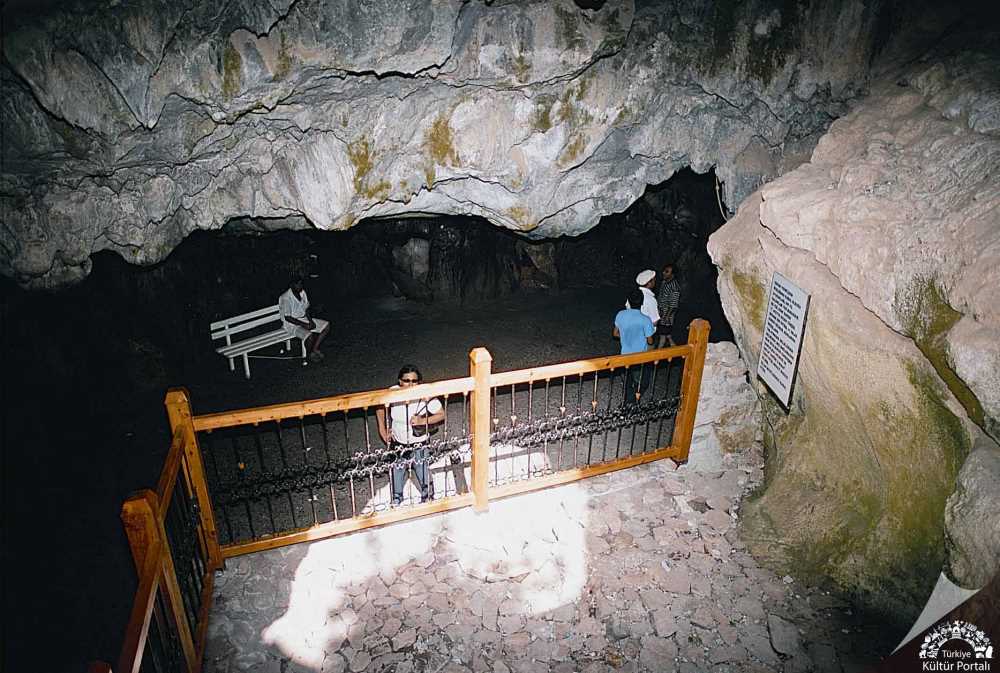 Yedi Uyurlar Mağarası (Ashab I Kehf)