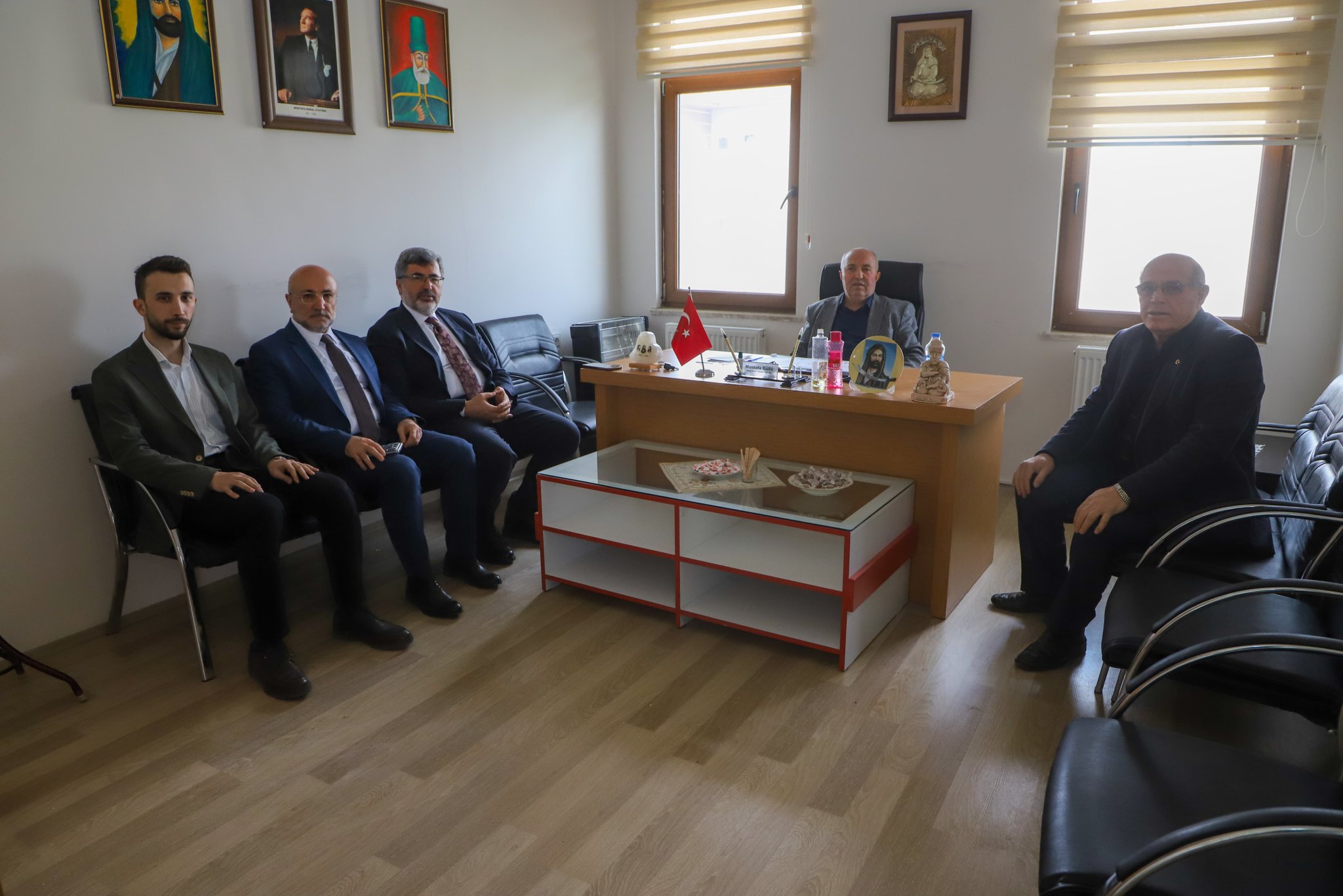 Ak Parti̇ Heyeti̇, Haci Bektaş I Veli̇ Kültür Derneği̇’ni̇ Neden Zi̇yaret Etti̇2