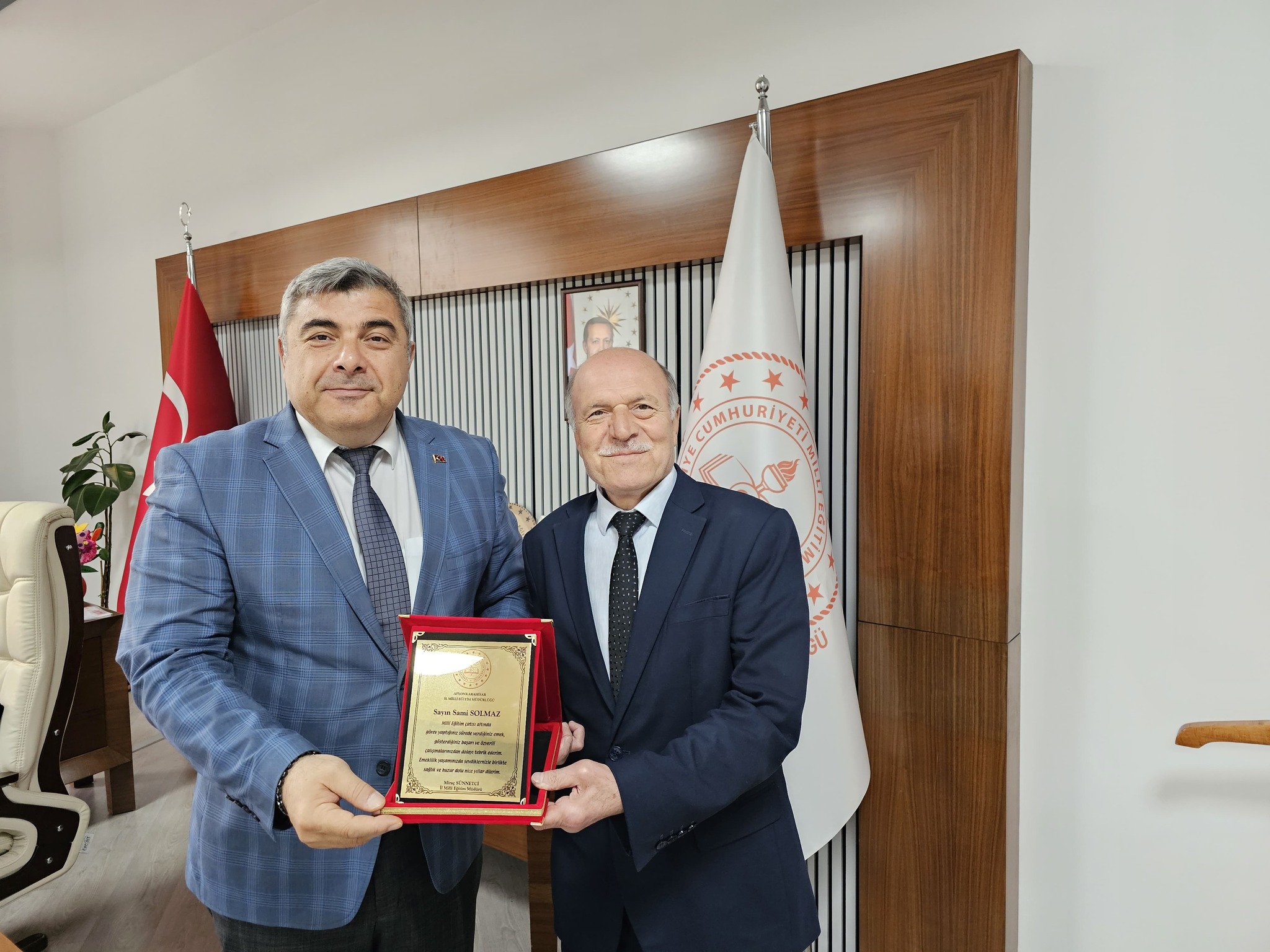 Müdür Sünnetci̇, Neden Plaket Verdi̇