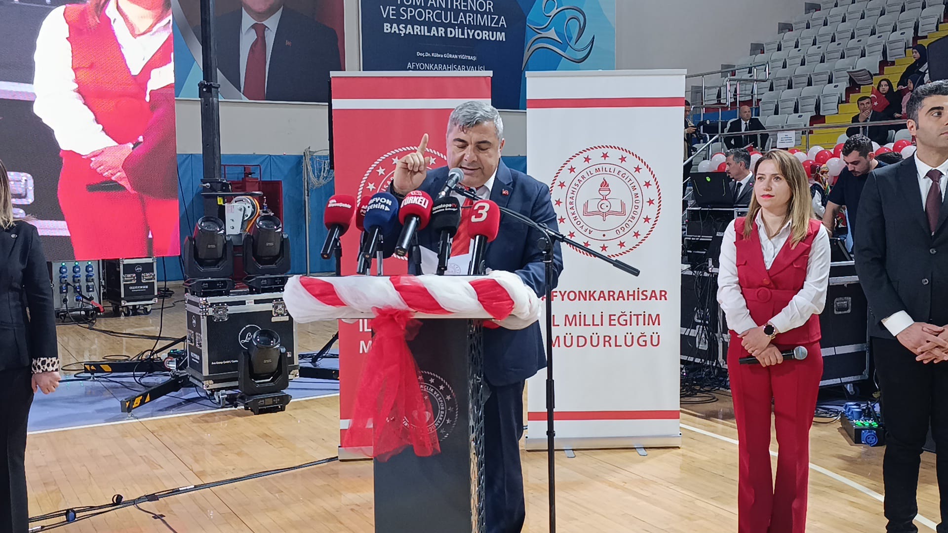 Müdür Sünnetci̇bugün Çocuklarimizin Gözleri̇ndeki̇ Işik, Yarinlarin Umudu78