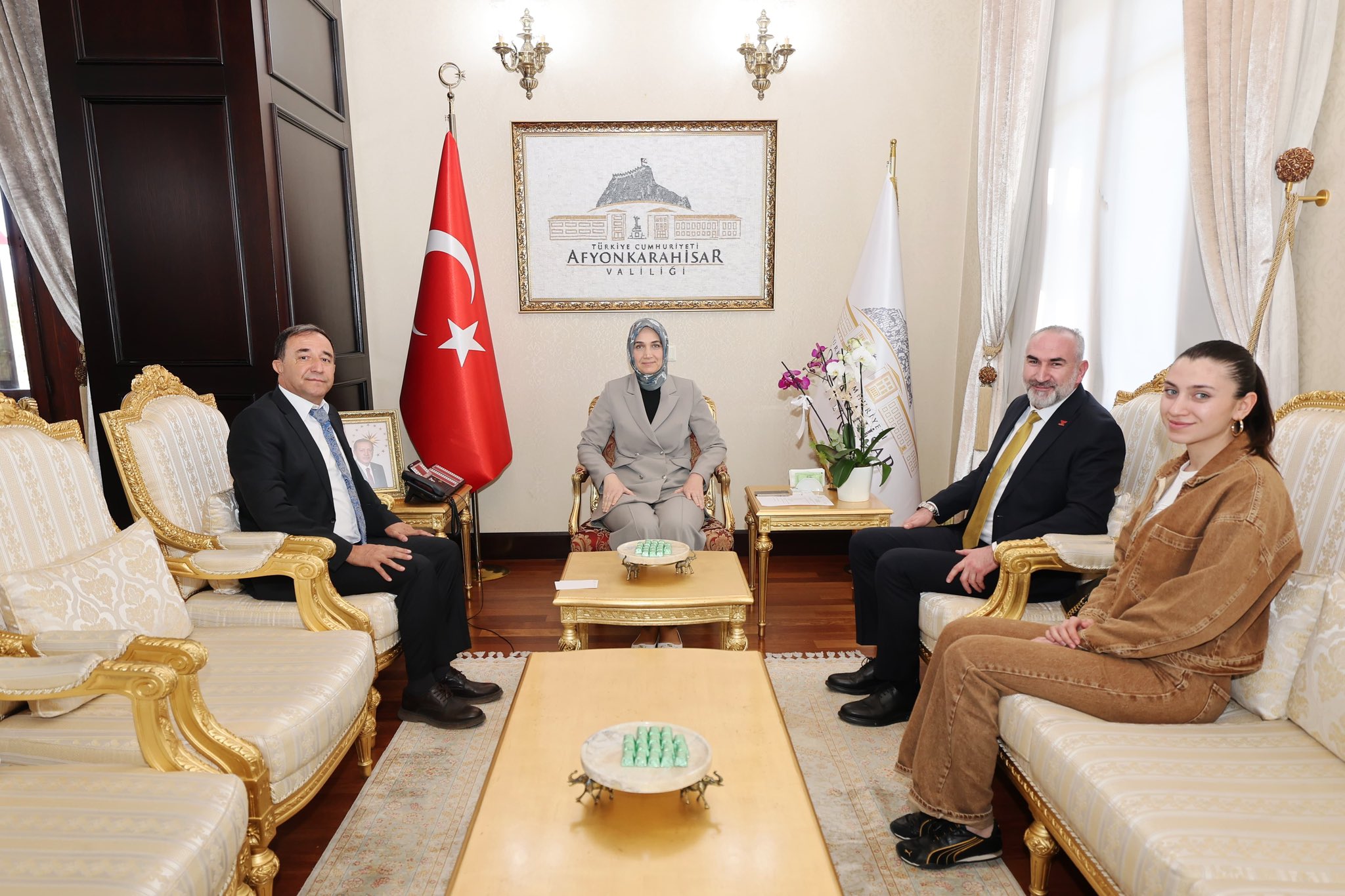 Vali̇ Yi̇ği̇tbaşi, Türki̇ye Çi̇n İş Geli̇şti̇rme Derneği̇ Başkani İle Ne Görüştü