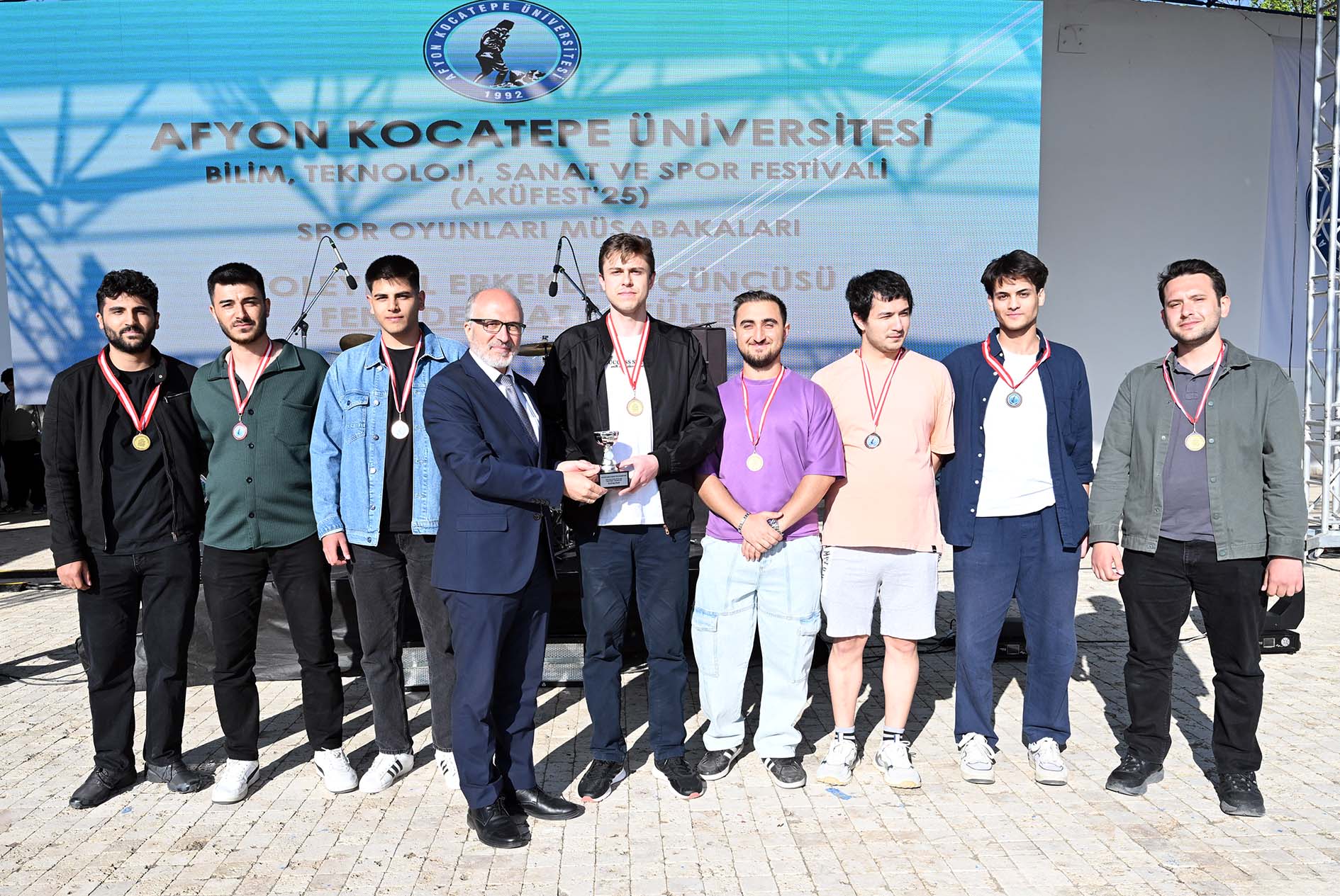 2024 2025 Eği̇ti̇m Öğreti̇m Yili Spor Oyunlari Ödül Töreni̇ Düzenlendi̇2