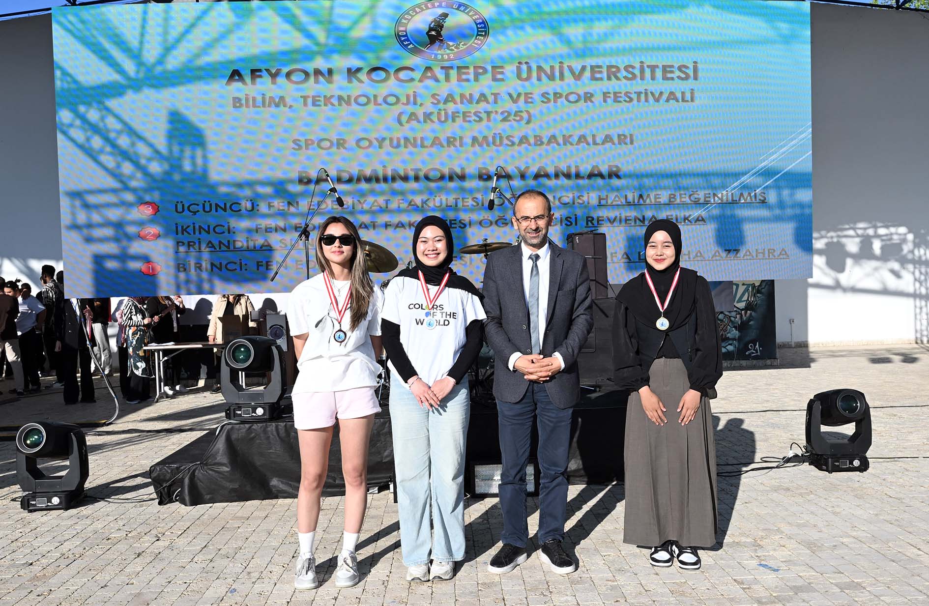 2024 2025 Eği̇ti̇m Öğreti̇m Yili Spor Oyunlari Ödül Töreni̇ Düzenlendi̇8