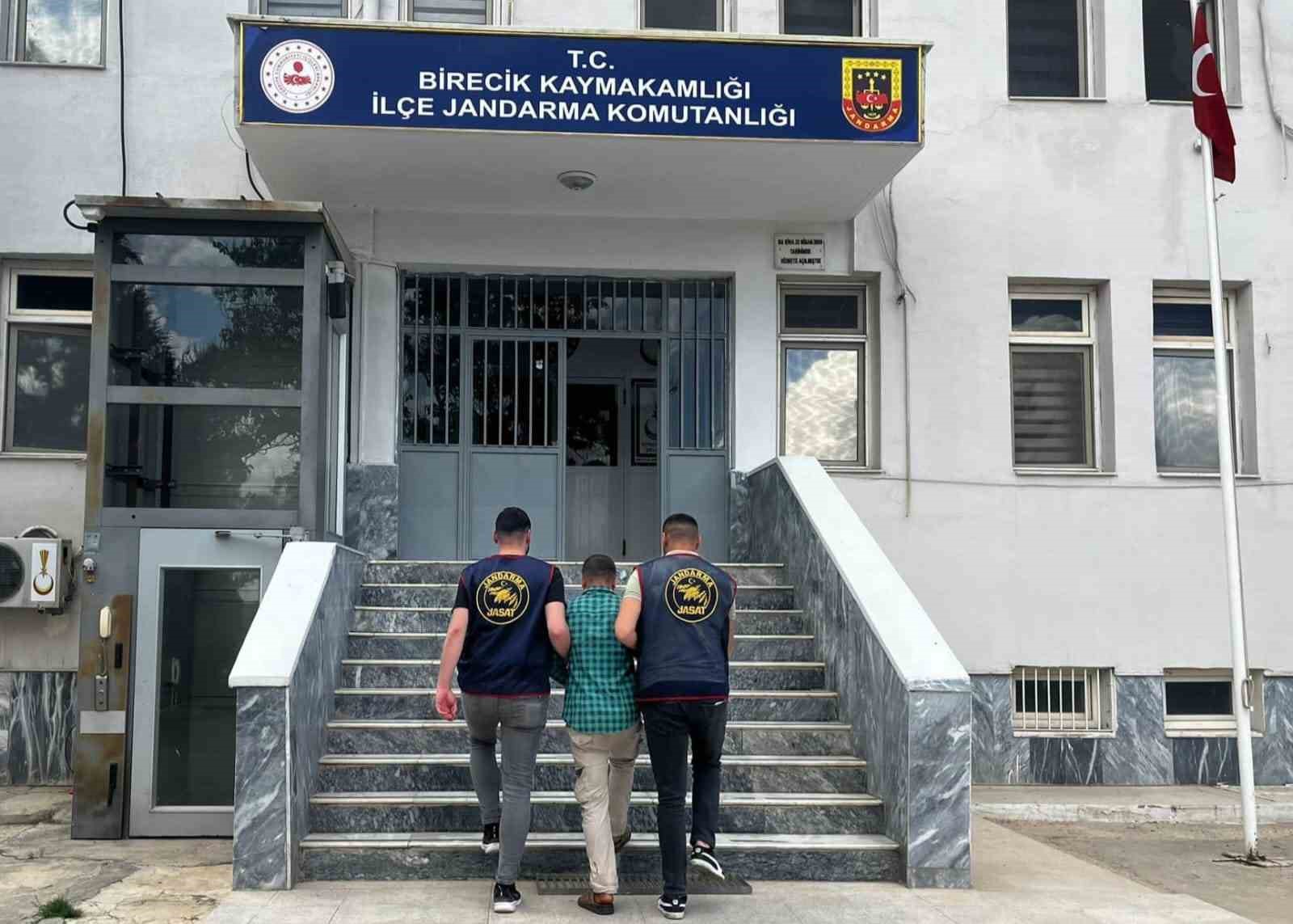 48 Fi̇rari̇ Hükümlü Yakalandi