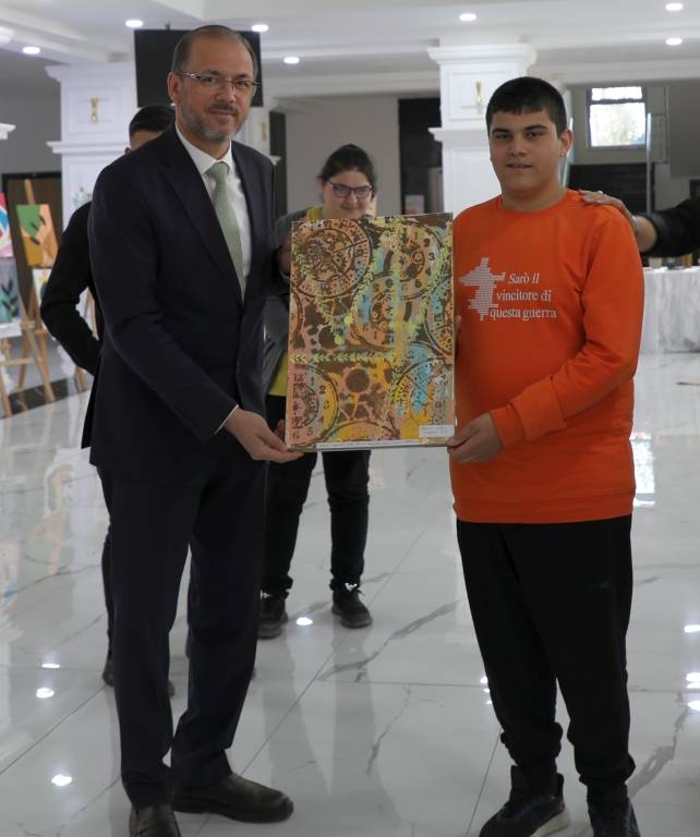 Afsü’de “Engelsi̇z Sanat” Sergi̇si̇ Açildi2