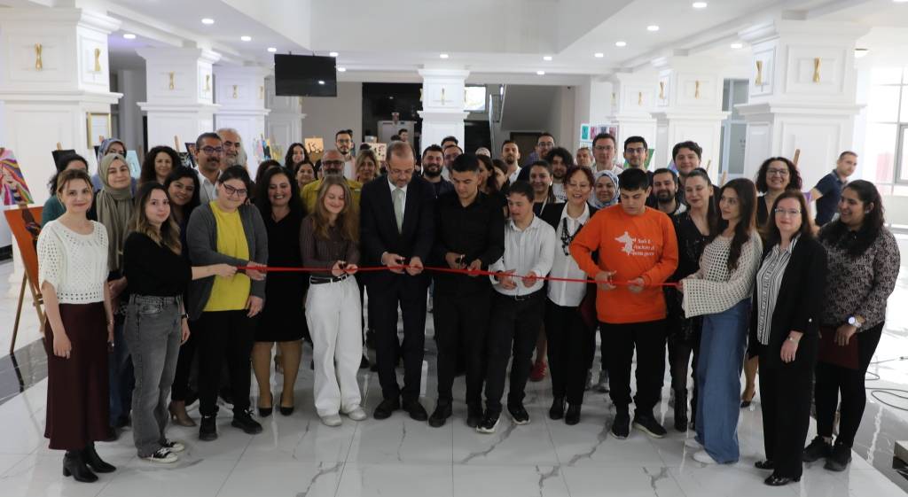 Afsü’de “Engelsi̇z Sanat” Sergi̇si̇ Açildi5