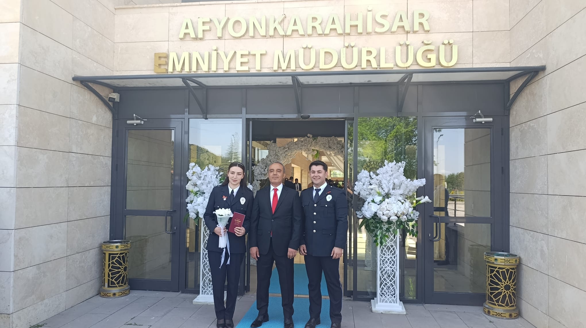 Afyon'da Bi̇r İlk Vali̇li̇k Korumasi İle Poli̇s Kelepçelendi̇ (11)