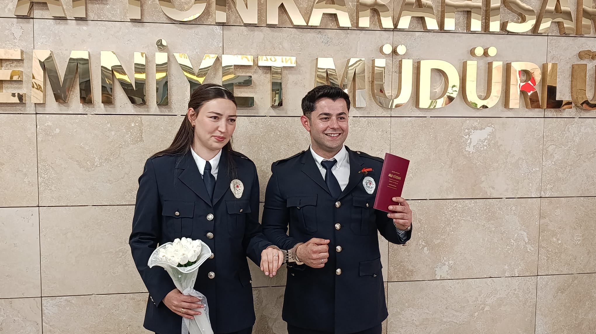 Afyon'da Bi̇r İlk Vali̇li̇k Korumasi İle Poli̇s Kelepçelendi̇ (14)