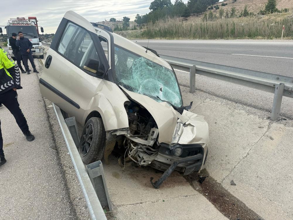 Afyon’da Feci̇ Kaza3 Ki̇şi̇ Yarali Kopya