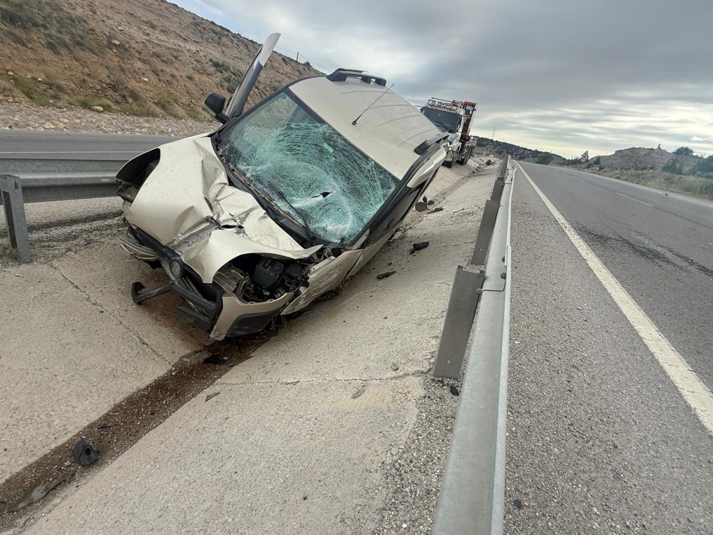 Afyon’da Feci̇ Kaza3 Ki̇şi̇ Yarali1 Kopya