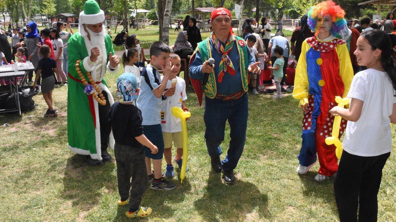 Afyon’da Yetim Çocuklara Bahar Neşesi