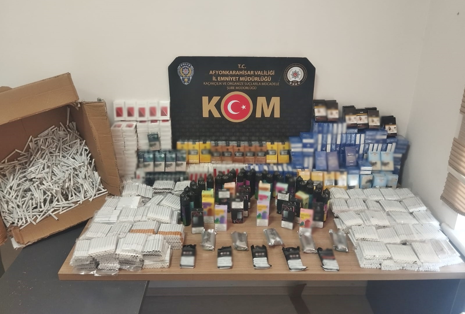 Afyonkarahi̇sarda Kaçak Makaron Operasyonu 2 Gözalti