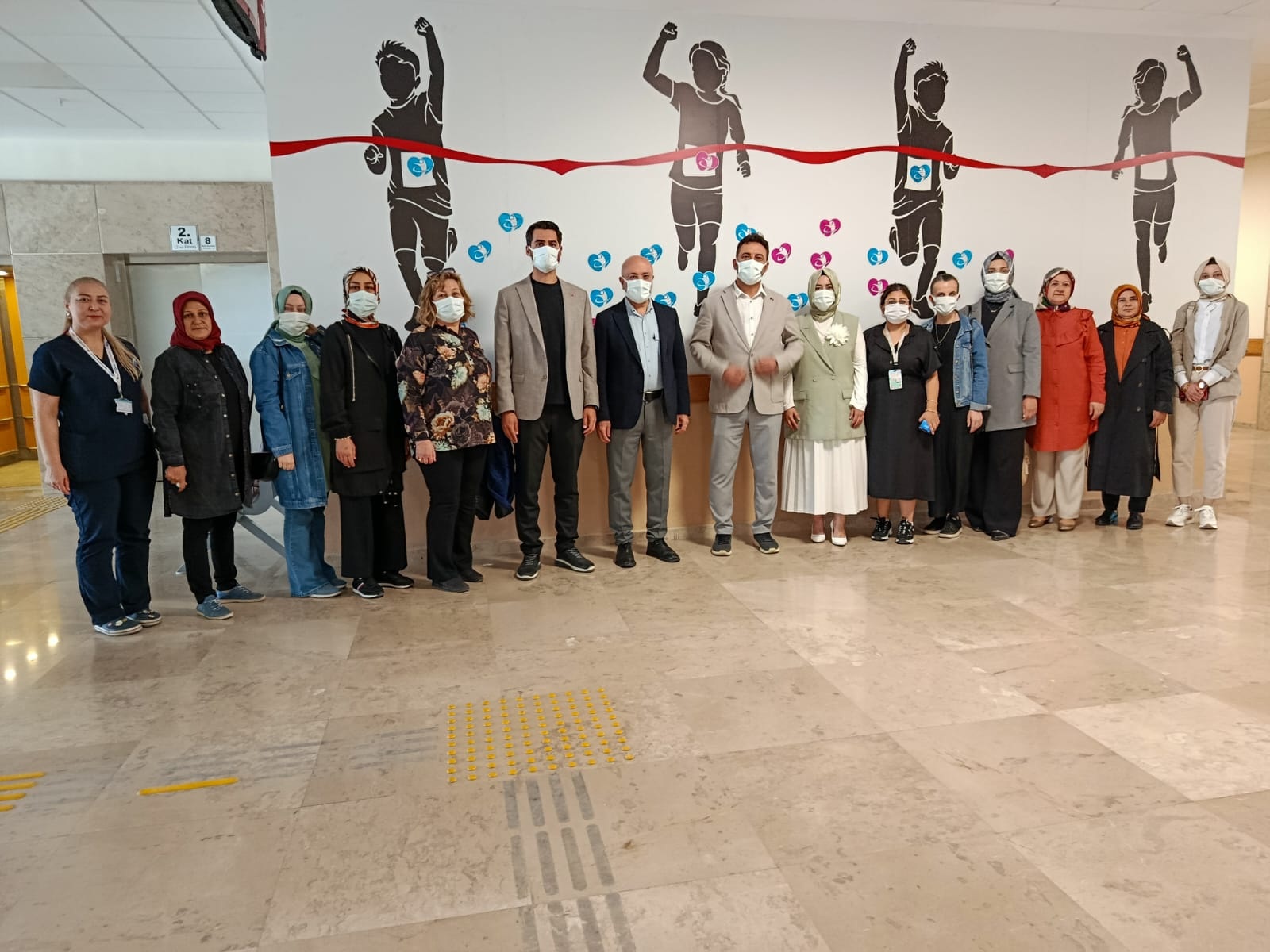 Ak Parti̇ Heyeti̇, Onkoloji̇ Servi̇si̇ndeki̇ Anneleri̇ Zi̇yaret Etti̇