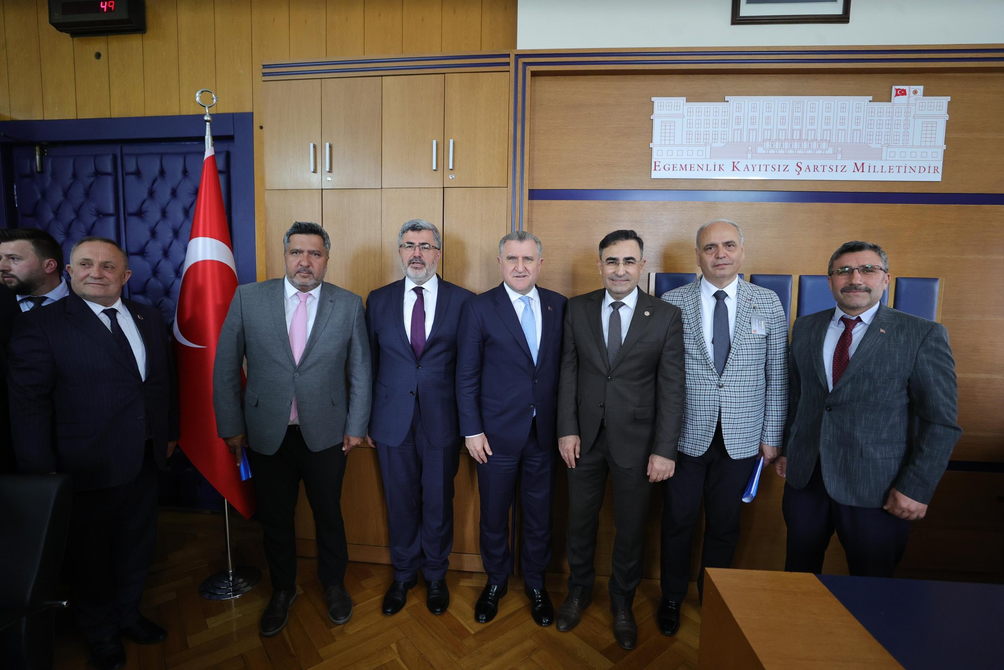 Ak Parti̇ Heyeti̇nden Tbmm’de Önemli̇ Görüşme (2)