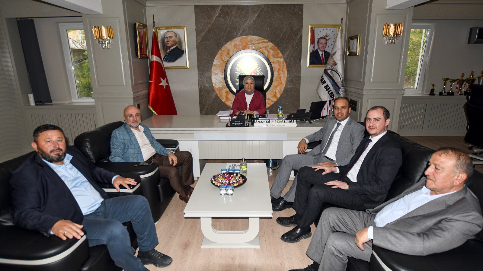 Ak Parti̇ Heyeti̇ni̇n İscehi̇sar Zi̇yareti̇nde Neler Konuşuldu1