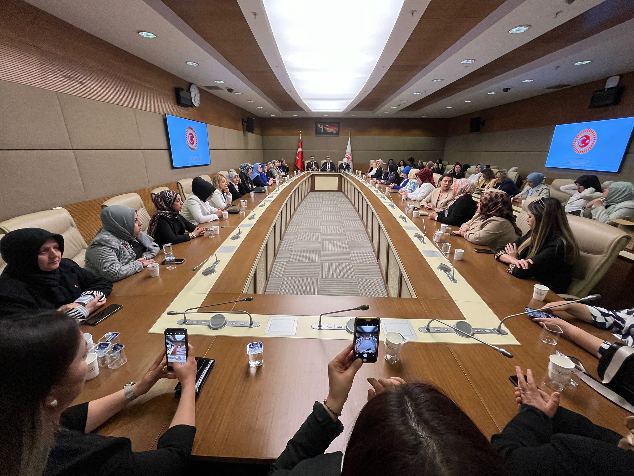 Ak Parti Kadın Kolları Tbmm (1)