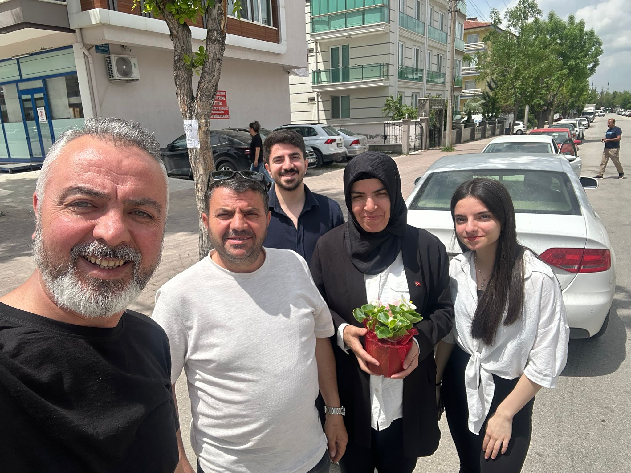Ak Parti̇ Tüm Kademeleri̇yle Anneleri̇n Yaninda3
